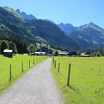 아파트 Fewo-dorfromantik Mit Kostenlosen Sommerbergbahntickets Und Tiefgarage *